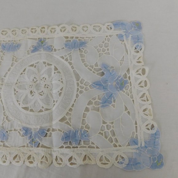 Fabric Placemat Floral Applique Blue White Lace 16.5"x11" SINGLE Vintage FLAW - Picture 10 of 10